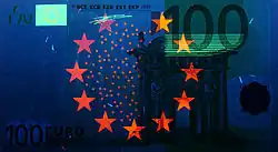 Billet de 100&nbsp;euros sous lumière UV (Recto)