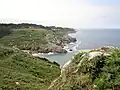 Poullan-sur-Mer : le GR 34 entre Porz Meilh et la Pointe du Millier, laquelle est visible à l'arrière-plan.