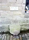 Ancienne pierre des bannies à Quintin (Côtes-d'Armor).