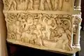 Côté du sarcophage: les angelots récoltant la vigne.