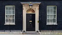 Porte d'entrée du 10 Downing Street.