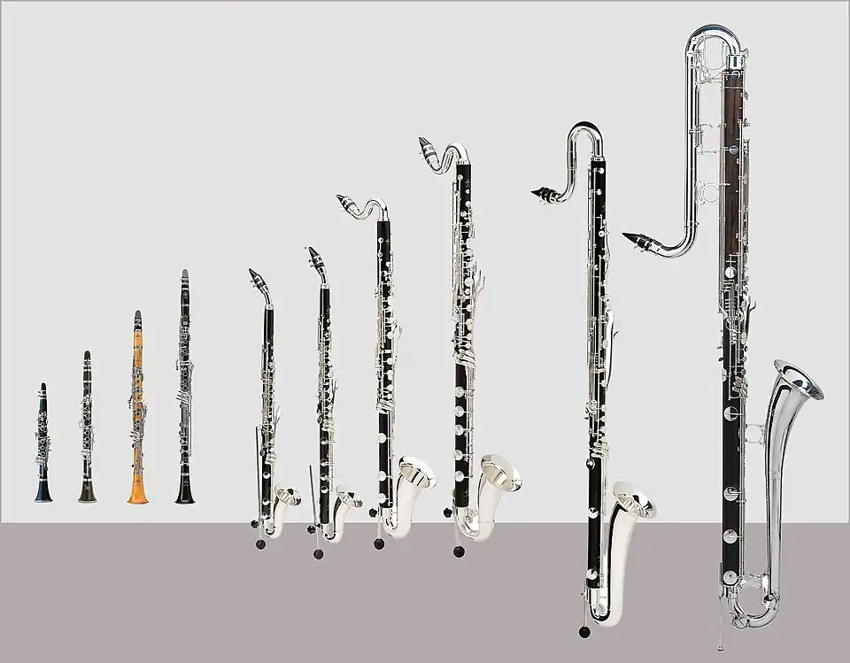 Clarinettes en la bémol, mi bémol et si bémol, clarinette de basset en la, clarinette alto tessiture jusqu'au mi graveflat, cor de basset, clarinette basse tessiture jusqu'au mi graveflat, clarinette basse tessiture jusqu'au do grave, clarinette contralto et clarinette contrebasse