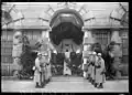 Soldats du régiment gardant le cœur de Gambetta lors de son transfert au Panthéon le 11 novembre 1920.