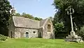 La chapelle Saint-Antoine (XVIIe&nbsp;siècle) et son calvaire.