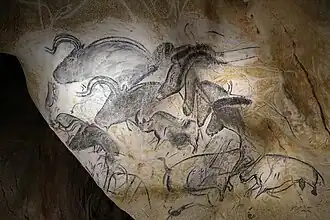 20&nbsp;: Panneau des chevaux (partie gauche), bisons, rhinocéros affrontés.