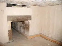 La chambre au décor en façade de palais.