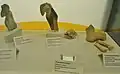 Statuettes et fragments divers trouvés sur le site de Vorganium (Kerilien) en Plounéventer (époque gallo-romaine, musée du Léon de Lesneven).