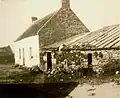 Séchage de bouses utilisées comme combustible à Hœdic en 1932.