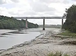 Vu depuis l'aval, côté rive gauche (Plouénan).