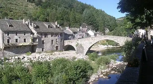 Le pont, monument historique.