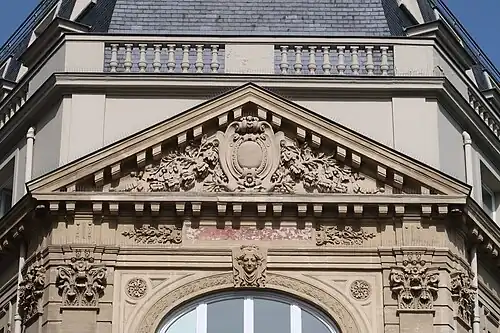 Fronton.