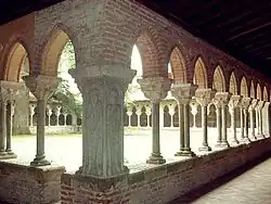 Le cloître.