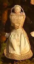 La crèche de Noël de Port-Launay : un autre personnage en costume breton