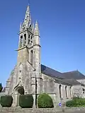 L'église paroissiale Saint-Pierre, vue extérieure d'ensemble.