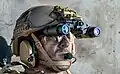 Montage d'optiques de nuit sur la platine avant.