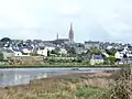 Pont-Croix : vue d'ensemble de  l'agglomération située sur le versant de rive droite du Goyen.