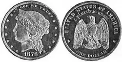 Une pièce à motif représentant une femme tournée vers la gauche à l'avers et un aigle au revers.