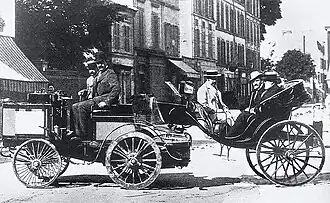 La nuéro 4 de dion-bouton, conduite par albert de dion