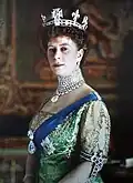 La reine Mary portant la couronne sans les arches (1914).