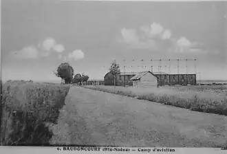 Les hangars.