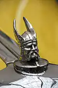 Un bouchon de radiateur à tête de viking.