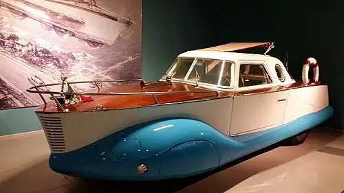 Fiat 1100 voiture-bateau (1953).
