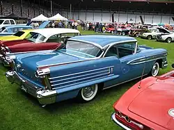 Ailerons d'un coupé Super 88.