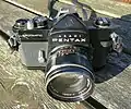 Un reflex avec monture M42 : le Spotmatic de Pentax.