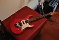 Yamaha Pacifica 921 de 1990, équipée de deux micros doubles et d'un micro simple au milieu, et d'un vibrato Floyd Rose.