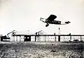 Laté 28 de l'Aéropostale atterrissant à Montaudran