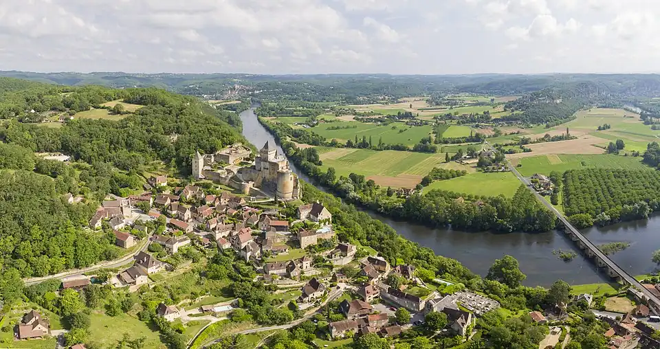 La forteresse médiévale surplombant le village de Castelnaud-la-chapelle.