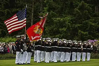 Commémoration par les Marines.
