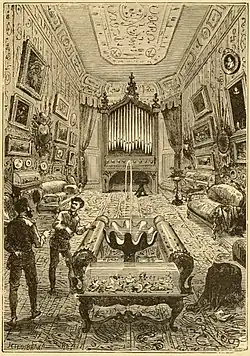 Deux hommes dans un grand salon, au fond, un piano, au centre une fontaine.