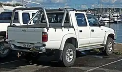 pick-up de couleur blanche.