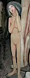 Femme en toilette (avant 2003), bois polychrome, collection particulière non sourcée.