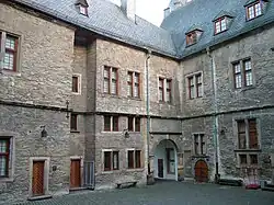Cour intérieure.