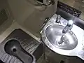 Toilettes dans un train chinois.