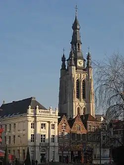 L'église Saint-Martin vue de la Grand-Place