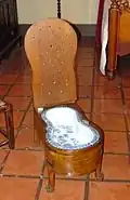 Un bidet du XVIIIe&nbsp;siècle en Afrique du Sud, en porcelaine de Chine.