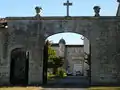 Porche d'entrée de la communauté religieuse de la Chaume.