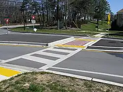 passage piéton avec îlot central à North Laurel, Maryland