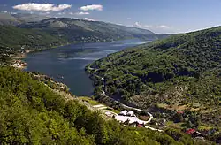 Le lac en été.