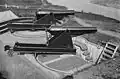 Photo d'époque de la batterie Rodgers à Alexandria (Virginie) d'un canon Rodman de 380&nbsp;mm monté sur un affût à barbette (arrière-plan) et un obusier Parrott de 205&nbsp;mm monté sur un affût à barbette (premier plan).