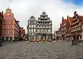 Place Am Sande, au milieu le siège de Chambre d'industrie et de commerce de Lunebourg-Wolfsbourg.