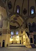 L'abside de l'ancienne église ; le minbar actuel se trouve au premier plan.