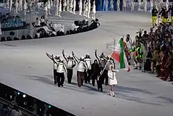 Photographie de l'entrée de la délégation iranienne lors de la cérémonie d'ouverture.