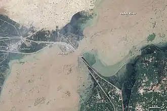 Surfaces touchées par les inondations le 12 août, près de Kashmor (Nord du Sind).