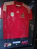 Maillot de l'équipe d'Espagne de football fabriqué par Adidas pour la Coupe du monde de 2014.
