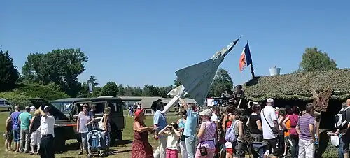 Stands de l'armée.