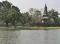 Wihan principal et Chedi principal en forme de bouton de lotus de Wat Traphan Ngoen.